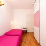 2 Bedroom Nice Apartment In Pula Апартаменты