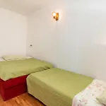 Апартаменты 2 Bedroom Nice Apartment In Pula
