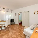 Апартаменты 2 Bedroom Nice Apartment In Pula Пула