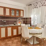2 Bedroom Nice Apartment In Pula Пула