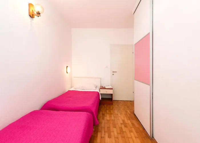 2 Bedroom Gorgeous In Appartement