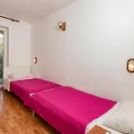 2 Bedroom Cozy In Apartment *