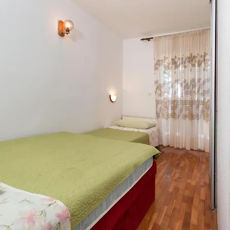 Stunning In With Kitchen * Pula