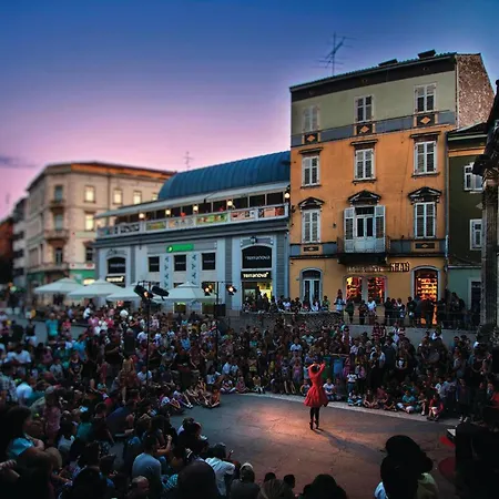 2 Bedroom Gorgeous In Пула