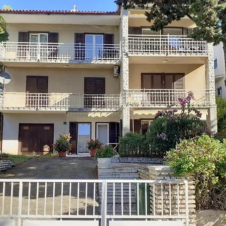 2 Bedroom Gorgeous In Пула