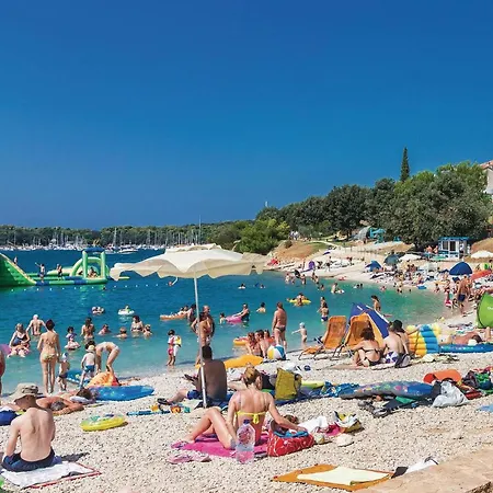 Апартаменти 2 Bedroom Gorgeous In