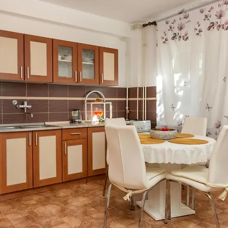 2 Bedroom Nice Apartment In Pula Pula
