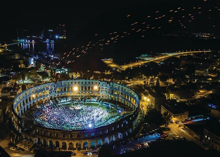 2 Bedroom Gorgeous In Διαμέρισμα Πούλα