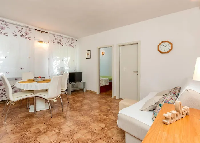 Apartment 2 Bedroom Gorgeous In Pula