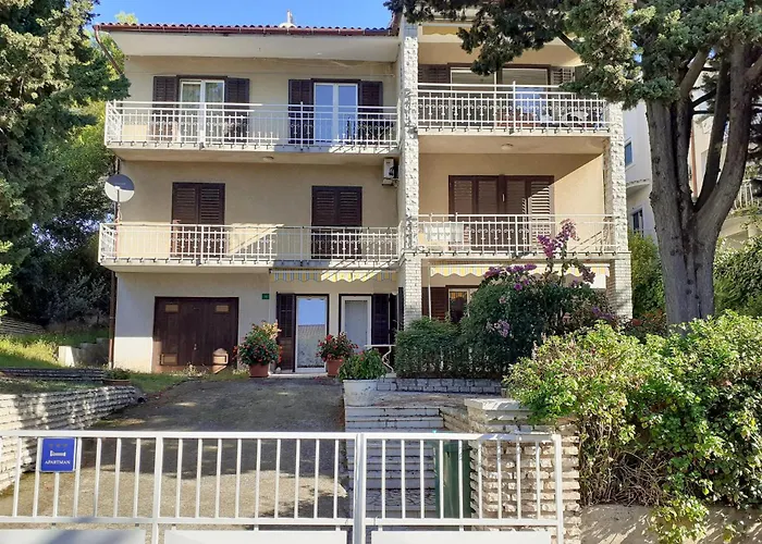 2 Bedroom Gorgeous In Pula