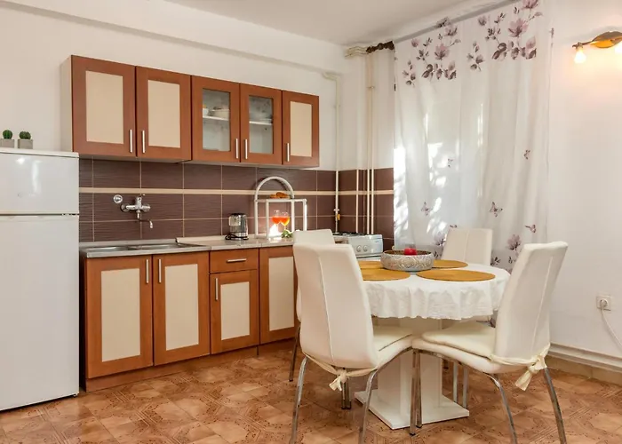 2 Bedroom Gorgeous In Pula